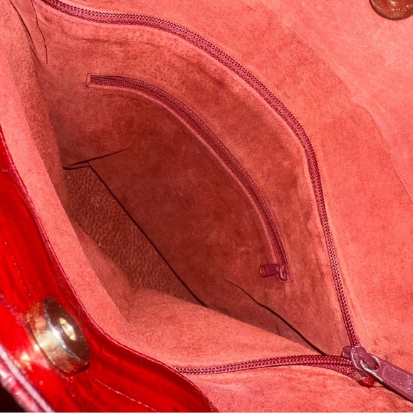 Elevate your style with this captivating Vintage Red Eel Skin Bag! - Picture 7 of 12